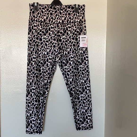 Jessica Simpson Active
Tummy Control Pocket Ankle Legging - Picture 1 of 8